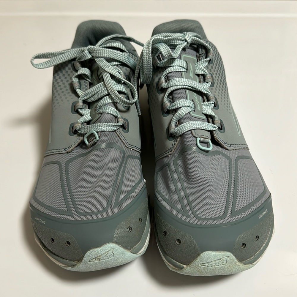 Altra Superior 4.5 trail running shoes in W8 gray green color in good condition